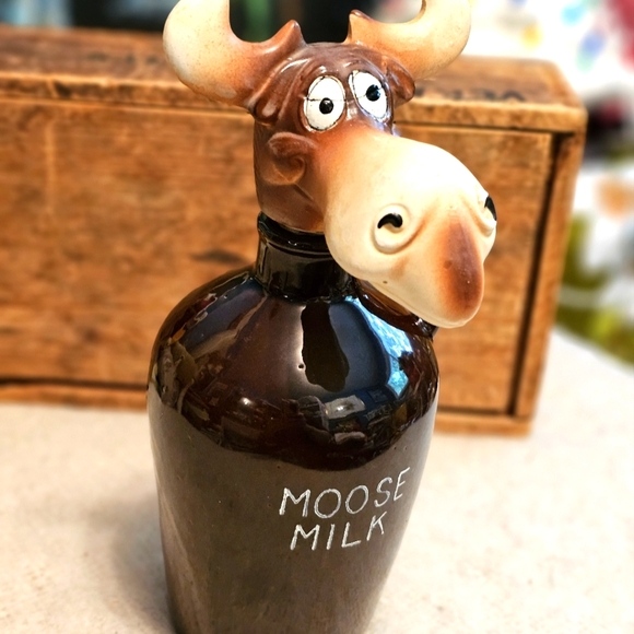 Vintage Moose Milk Liqueur Decanter - Picture 2 of 3